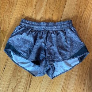 Lulu grey hotty hot shorts 2.5” size 6